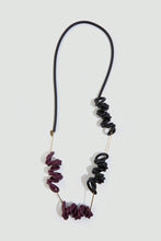 Carica l'immagine nel visualizzatore di Gallery, A6WJ42-NERO/BORDEAUX/ORO - COLLANA - liviana conti
