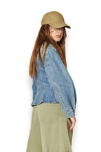 Carica l'immagine nel visualizzatore di Gallery, E24W-007J - GIUBBINO - GOLD DIGGER DENIM
